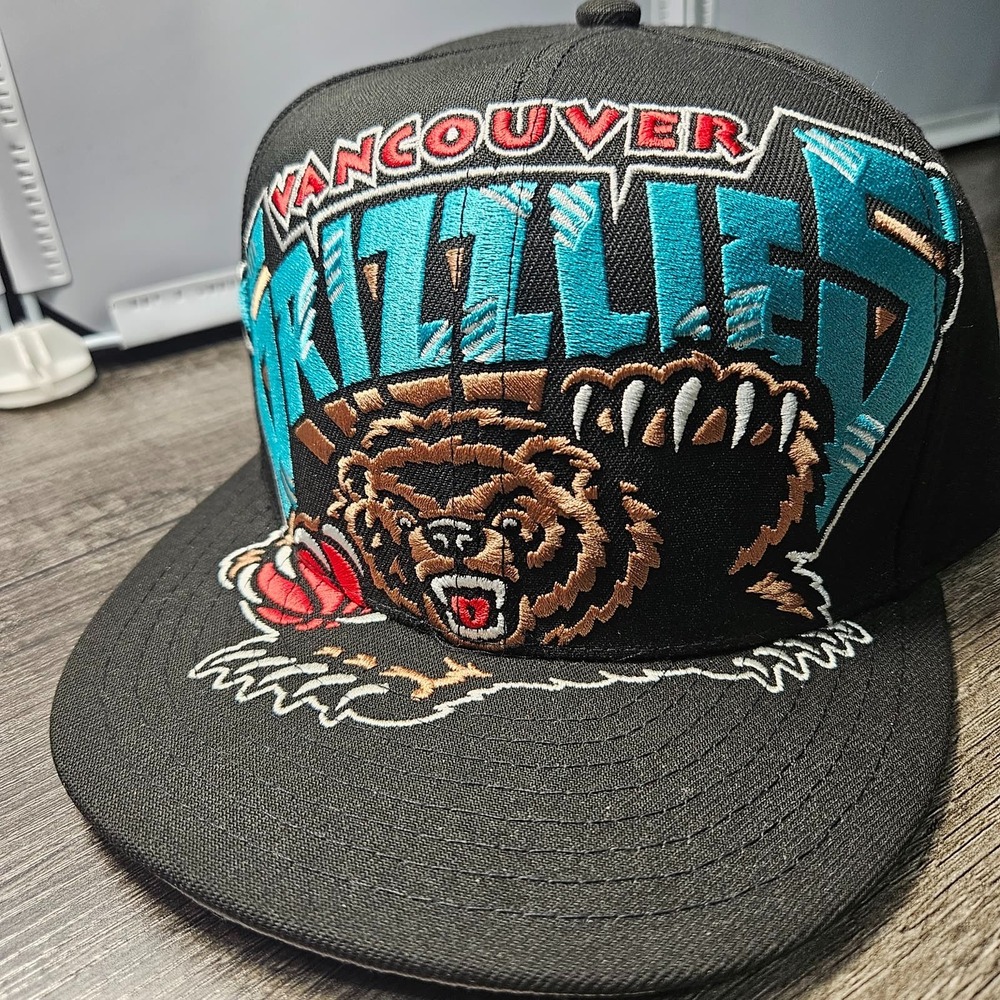 Vancouver Grizzlies Mitchell & Ness Snapback Hat Oversized Logo Black NBA New